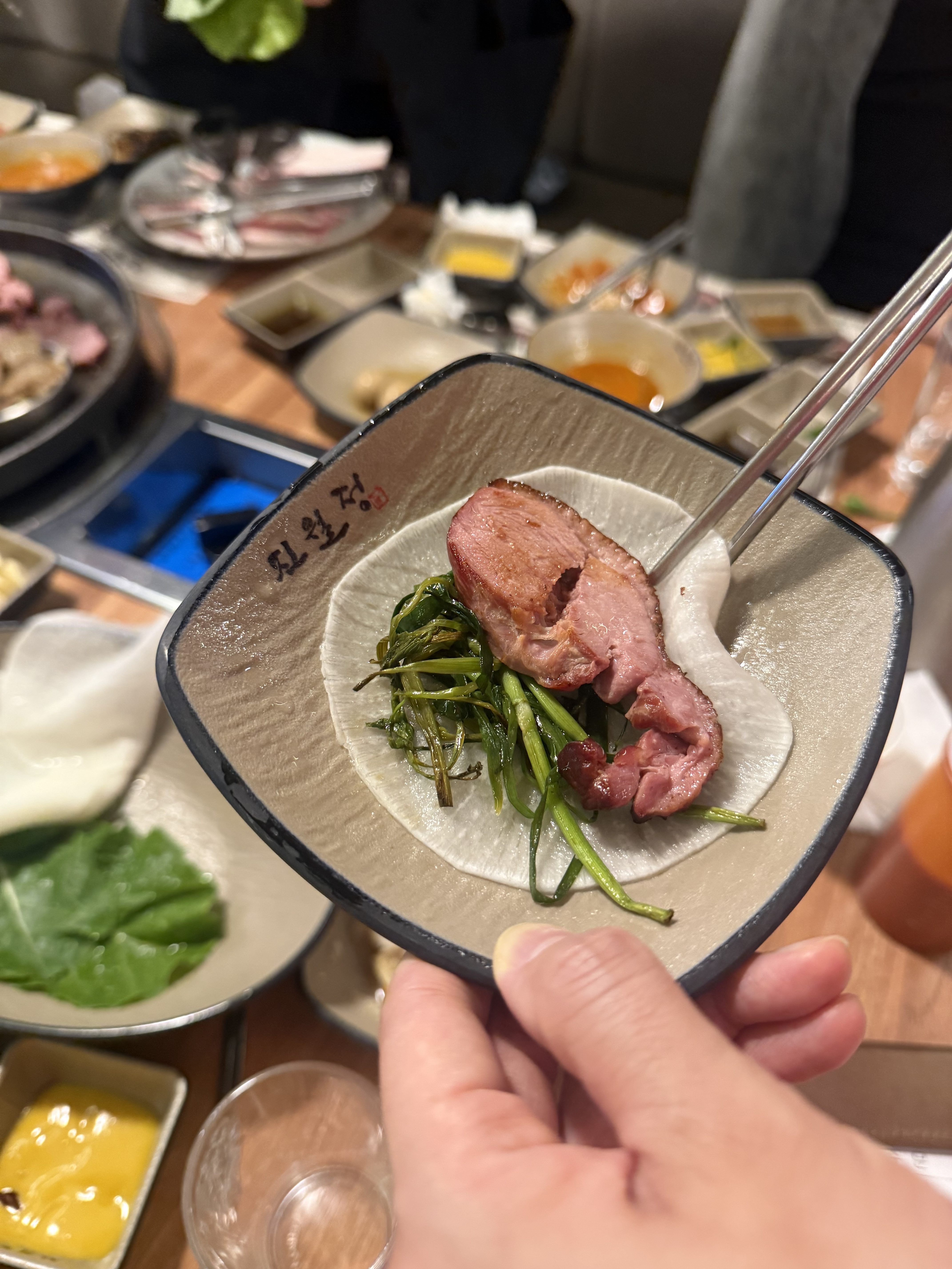 광주 진월동 오리훈제 맛집 진월정의 훈제오리와 미나리 무쌈